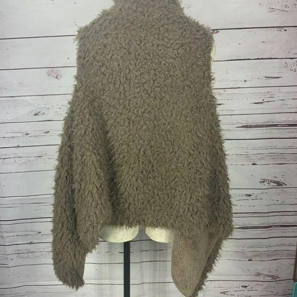 Main Strip Brown Teddy‎ Drape Front Vest - Picture 3 of 7